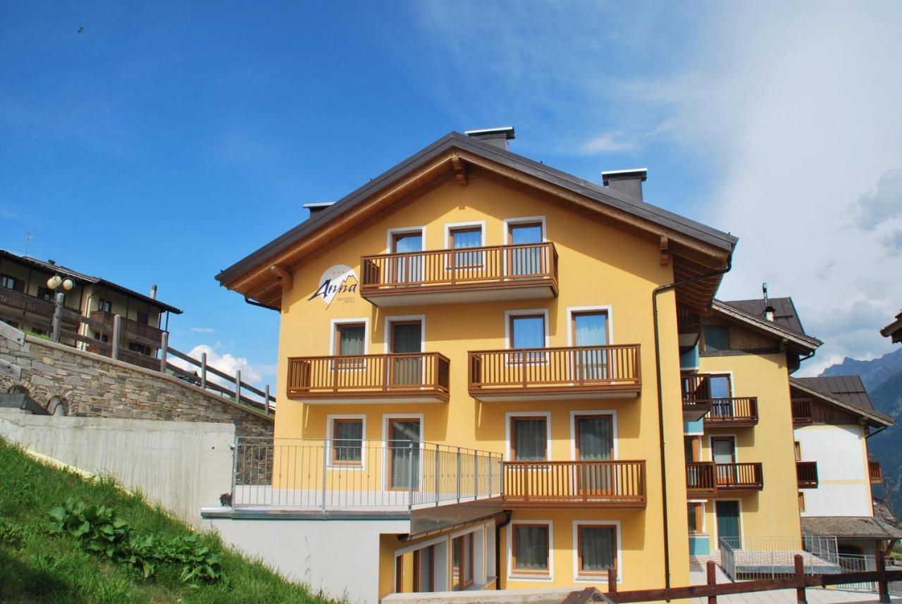 Anna Apartahotel *